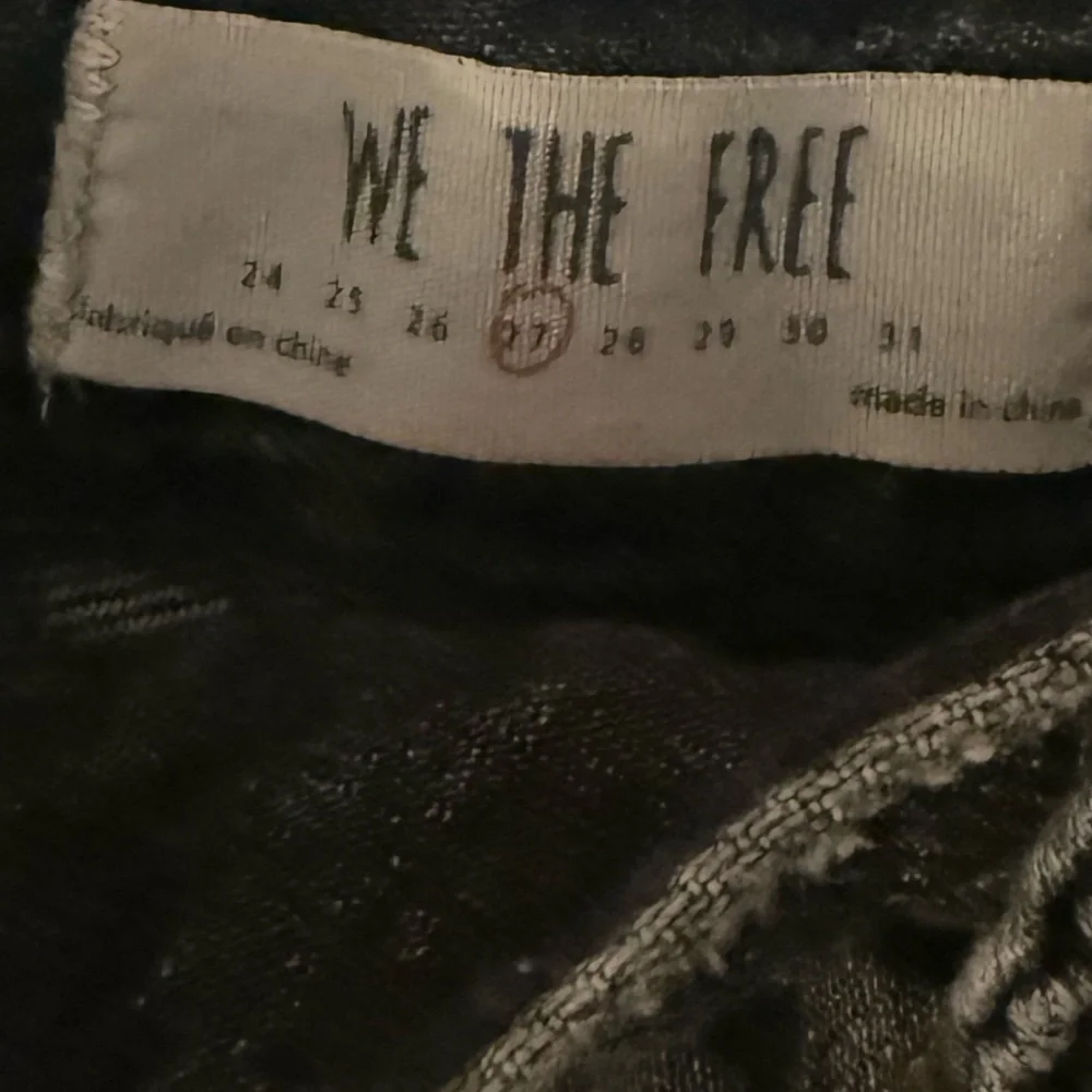 We The Free Black Denim Shorts sz 27 - Picture 3 of 3